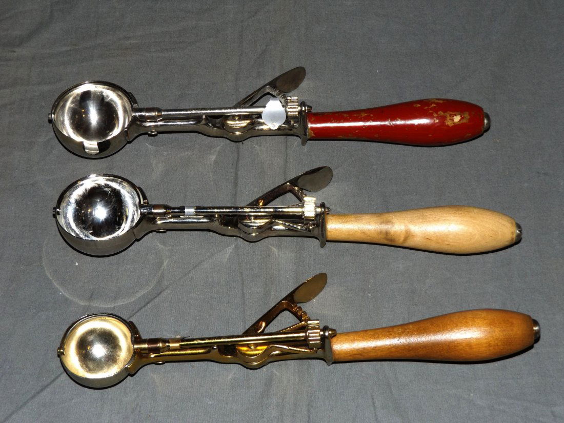 Lot of Three Ice Cream Scoops. (1 of 2)