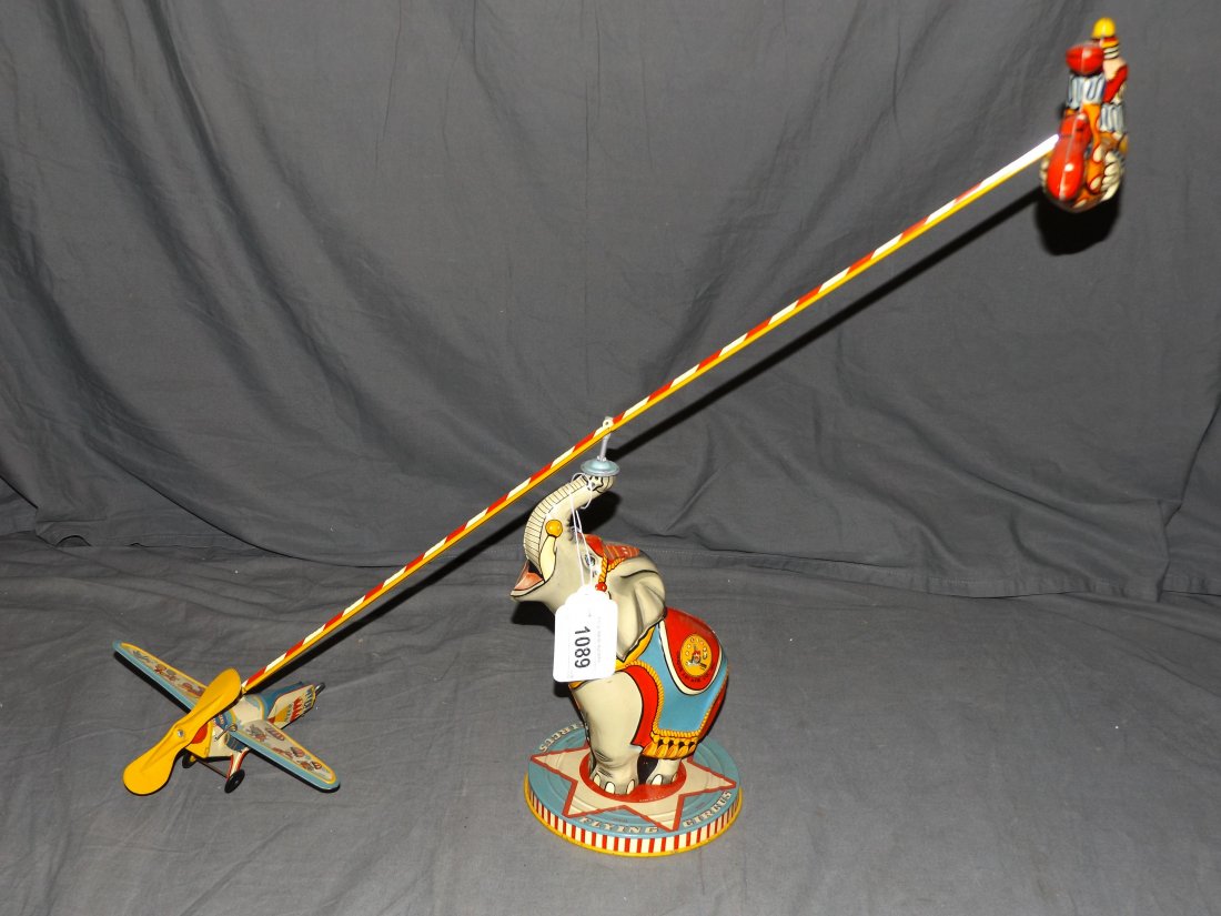 Unique Art Dumbo Flying Circus. (1 of 4)