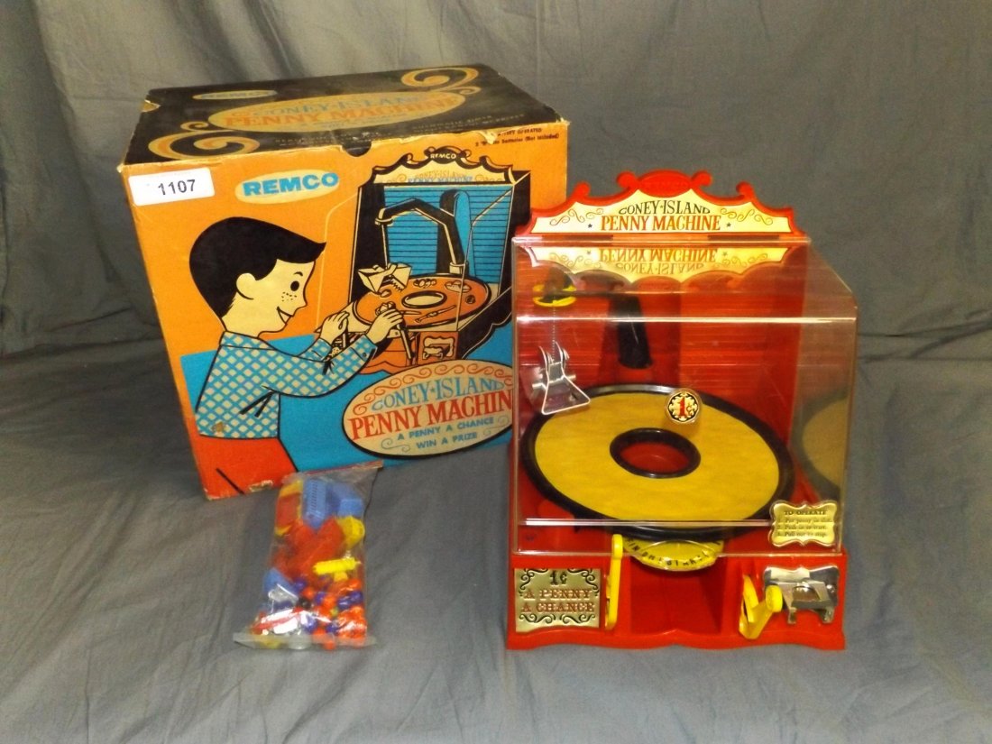 Remco Coney Island Arcade Machine. (1 of 6)