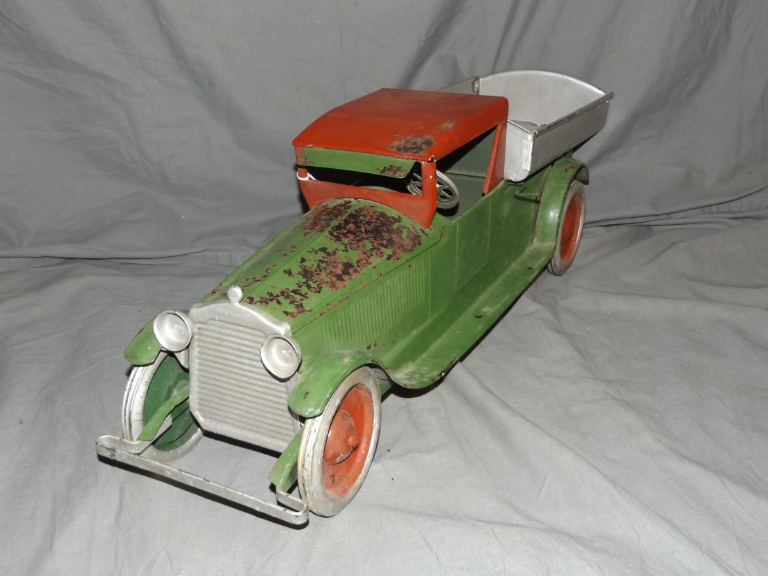 Early Pressed Steel Turner Dump Truck. (1 of 6)