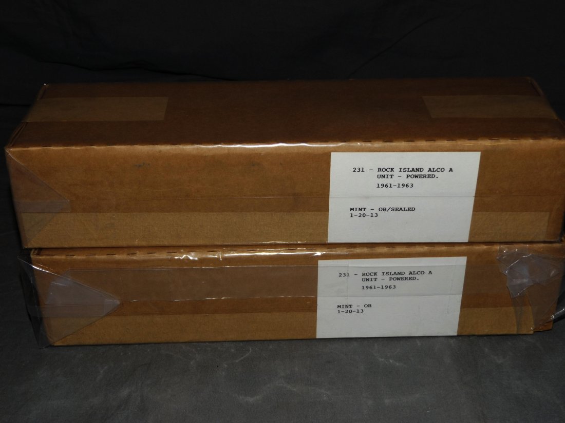 Lionel Lot of 2 Alco Diesels (1 of 2)