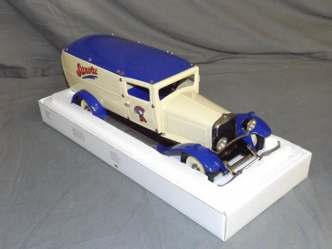 Boxed Marklin 19892 Sarotti Delivery Truck Replica (1 of 3)