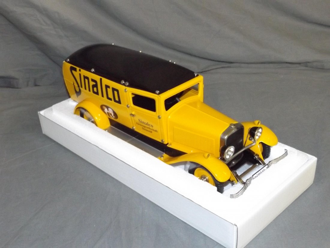 Boxed Marklin 19040 Sinalco Delivery Truck Replica (1 of 3)
