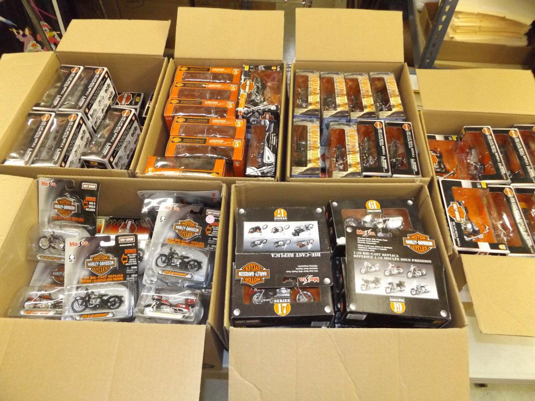 (143) Maisto Diecast Motorcycles MIB (1 of 7)