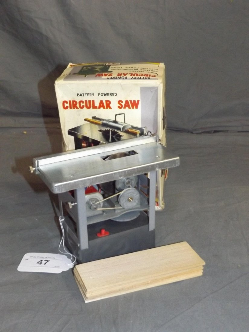 Boxed Rosko Battery Op Circular Saw (1 of 5)
