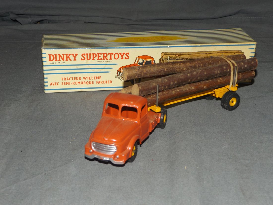 French Dinky # 897 Willeme Log Wagon. Boxed. (1 of 5)