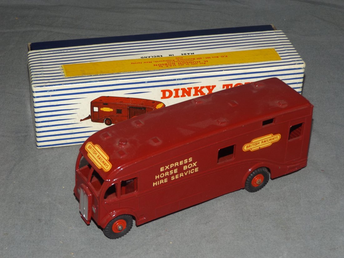 Dinky 981 Horse Box in Box. (1 of 7)