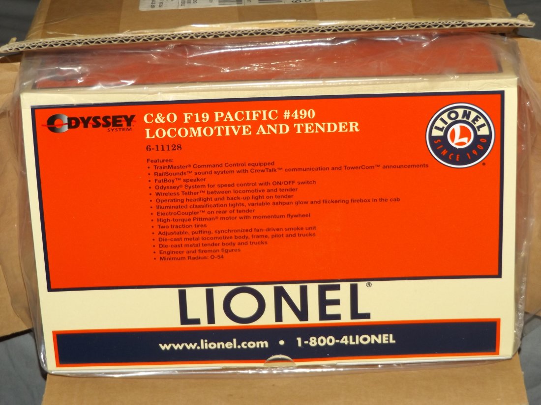 Lionel 11128 C&O F19 Pacific Loco & Tender, NIB (1 of 2)