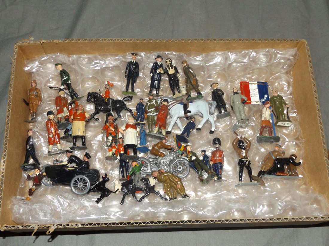 Mixed Toy Figure Lot. (1 of 3)
