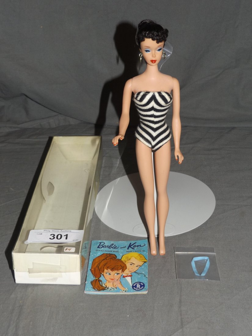 Barbie #4 Brunette Ponytail (1 of 9)