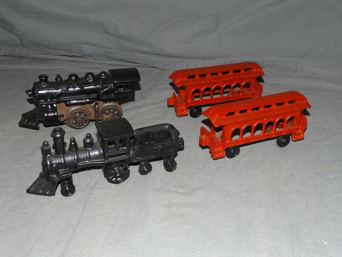 Four Piece Cast Iron Train Lot. (1 of 2)