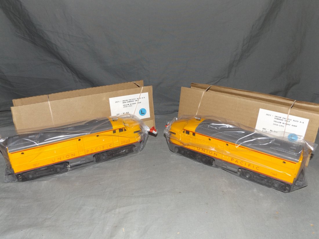 Lionel Union Pacific Yellow Alco Diesel Units: 2 pieces. #2023 AA pair. EX, no boxes.