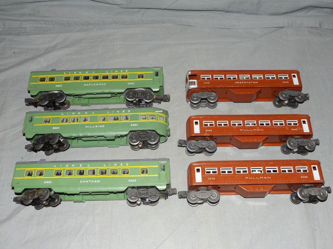 Lionel Lot of Plastic & Tinplate Passenger Cars (1 of 2)