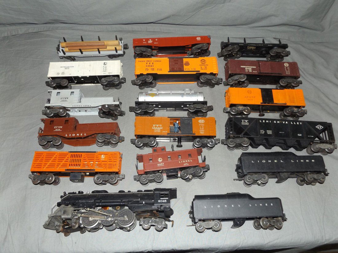 Large Lionel Postwar Lot, Engine, Tender, Etc (1 of 9)