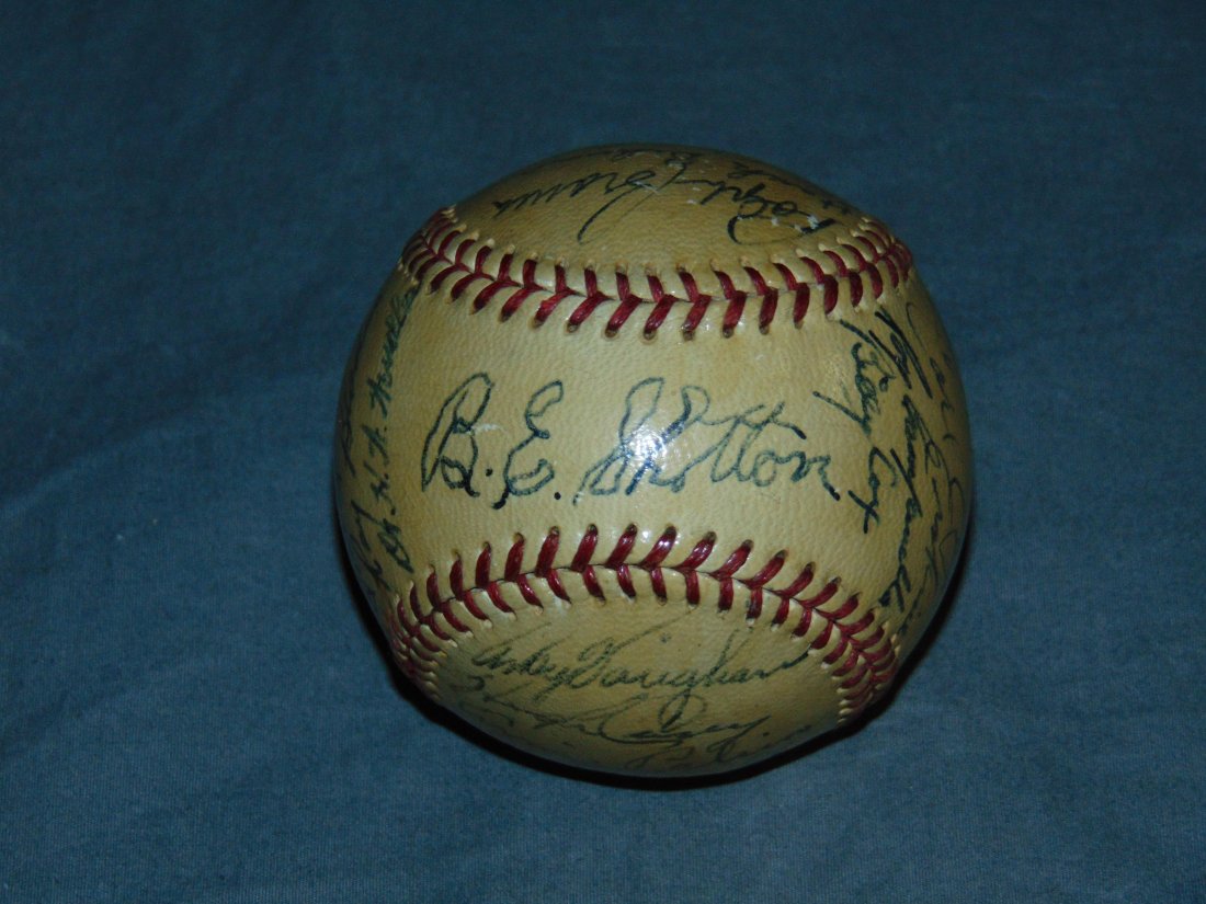 1948 Signed Brooklyn Dodgers Baseball (1 of 6)