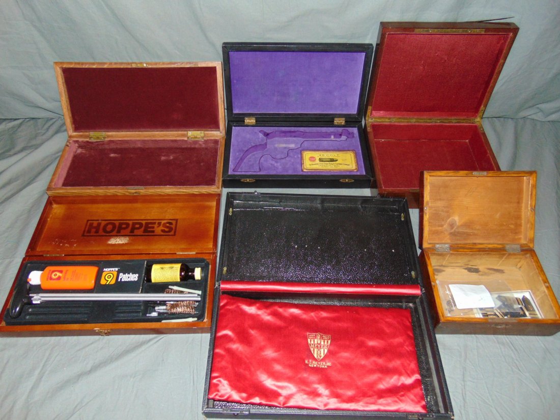 Gun Cases.: Nice Lot of Empty Pistol Cases. Examine. This Lot is Being offered on behalf on the Nassau County Public Administrators Office from the Estate Of Robert E. "Bob" Lee.