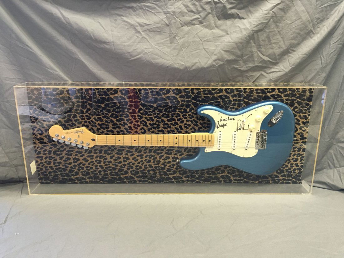 Rod Stewart Signed Fender Stratocaster Guitar (1 of 4)