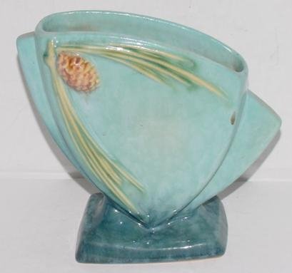 ROSEVILLE, WINCRAFT, PINECONE #272-6: ROSEVILLE. WINCRAFT. PINECONE 1948 #272-6 FAN VASE 6" AZURE BLUE GOOD CONDITION. SEE IMAGES OR CALL FOR MORE DETAILS