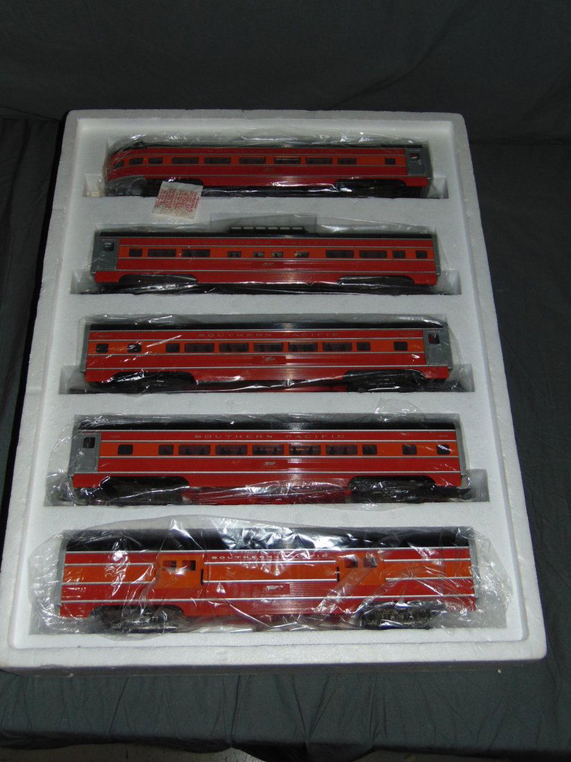 Williams 2612 Southern Pacific Daylight Set (1 of 5)