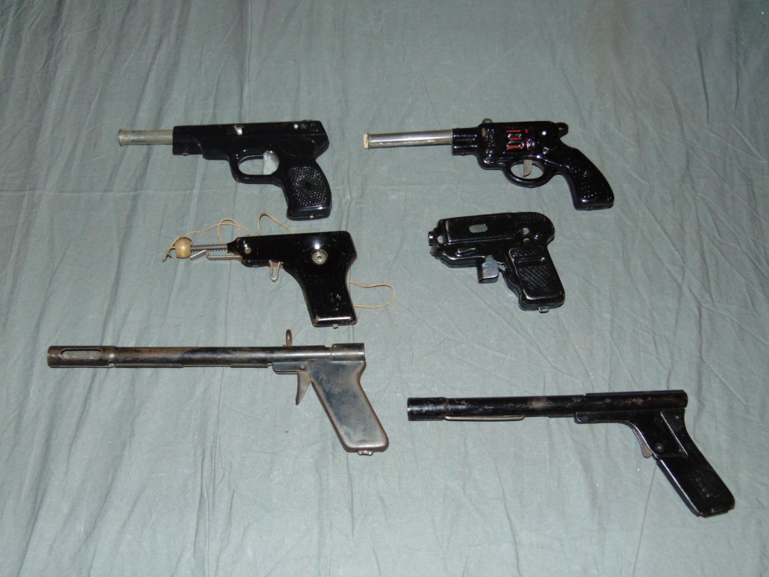 Lot of Assorted Toy Guns: Includes windup gun, Wyandotte popper, and others. Each show wear. Examine