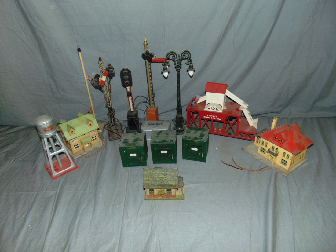 Large Lot of Lionel Pre-War Accessories (1 of 6)