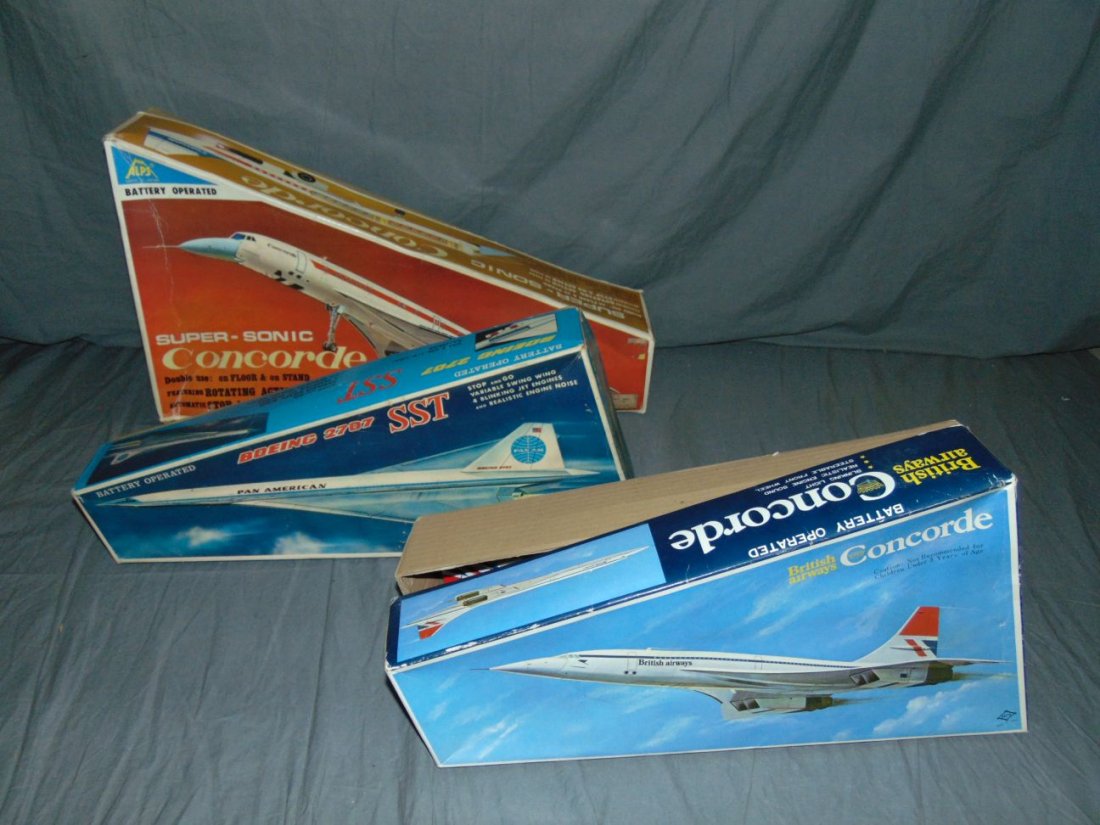 (3) Larger Battery Operated Toy Airplanes (1 of 4)