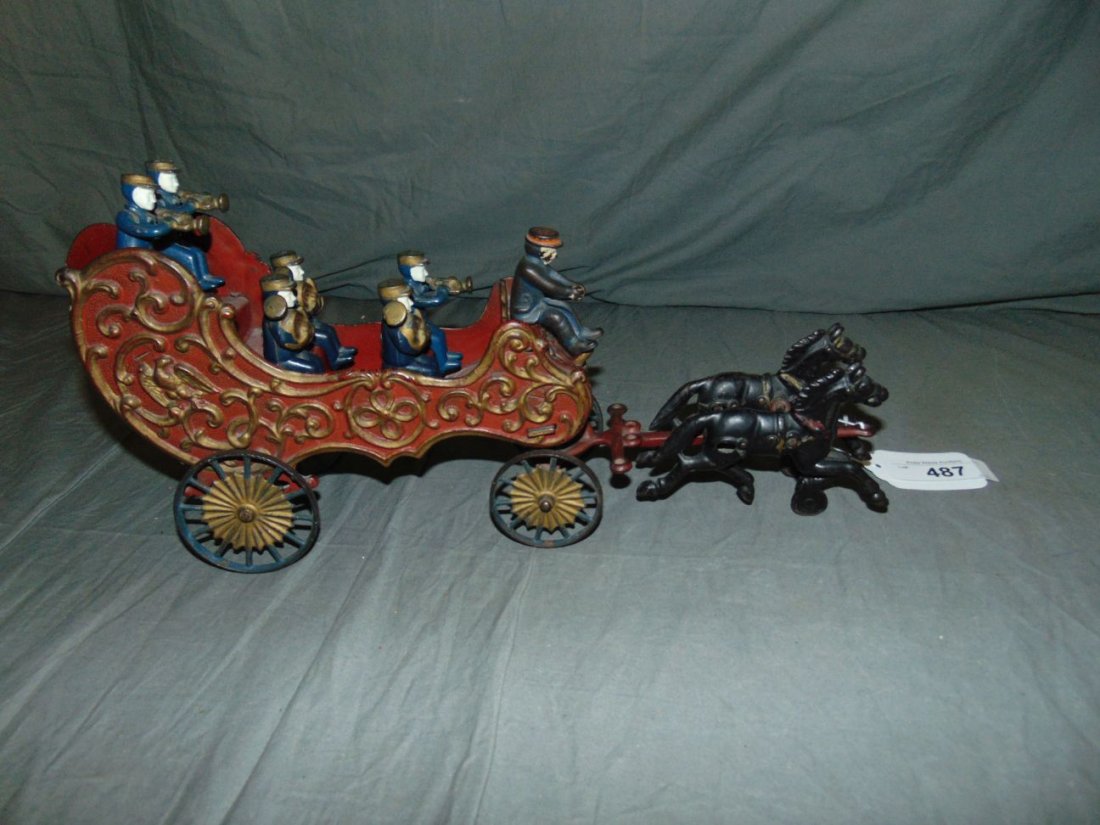 Hubley Cast Iron Royal Circus Band Wagon (1 of 4)