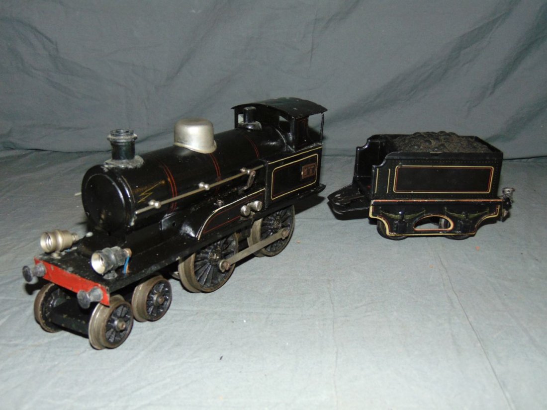 Marklin Engine and Tender. (1 of 5)