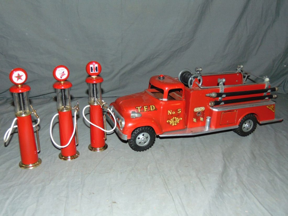 Tonka Fire Truck and Accessories. (1 of 7)