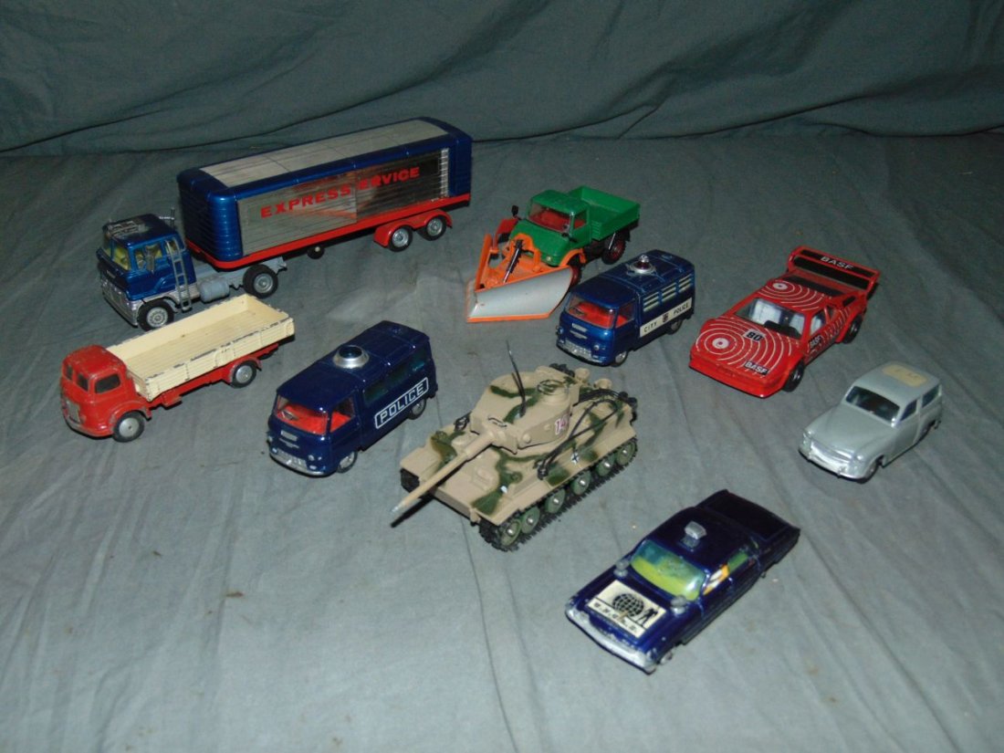 Corgi Car Lot. (1 of 3)