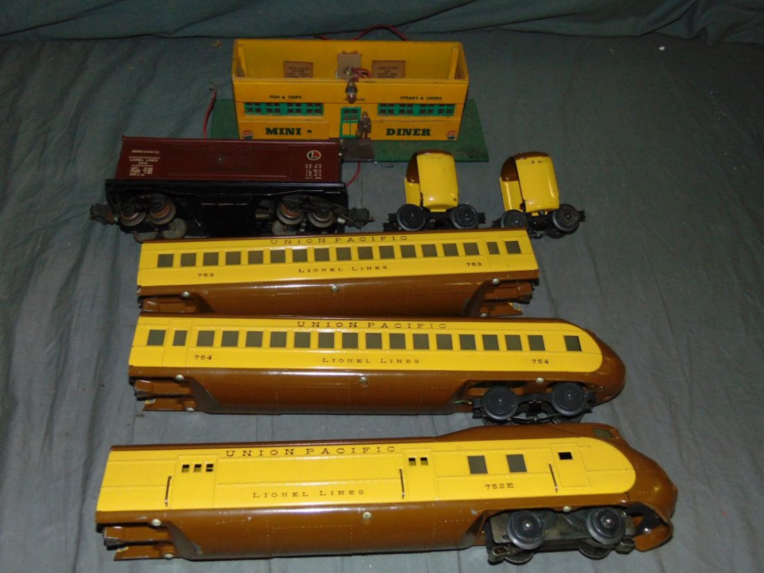 Lionel 751E City of Portland Streamliner (1 of 3)