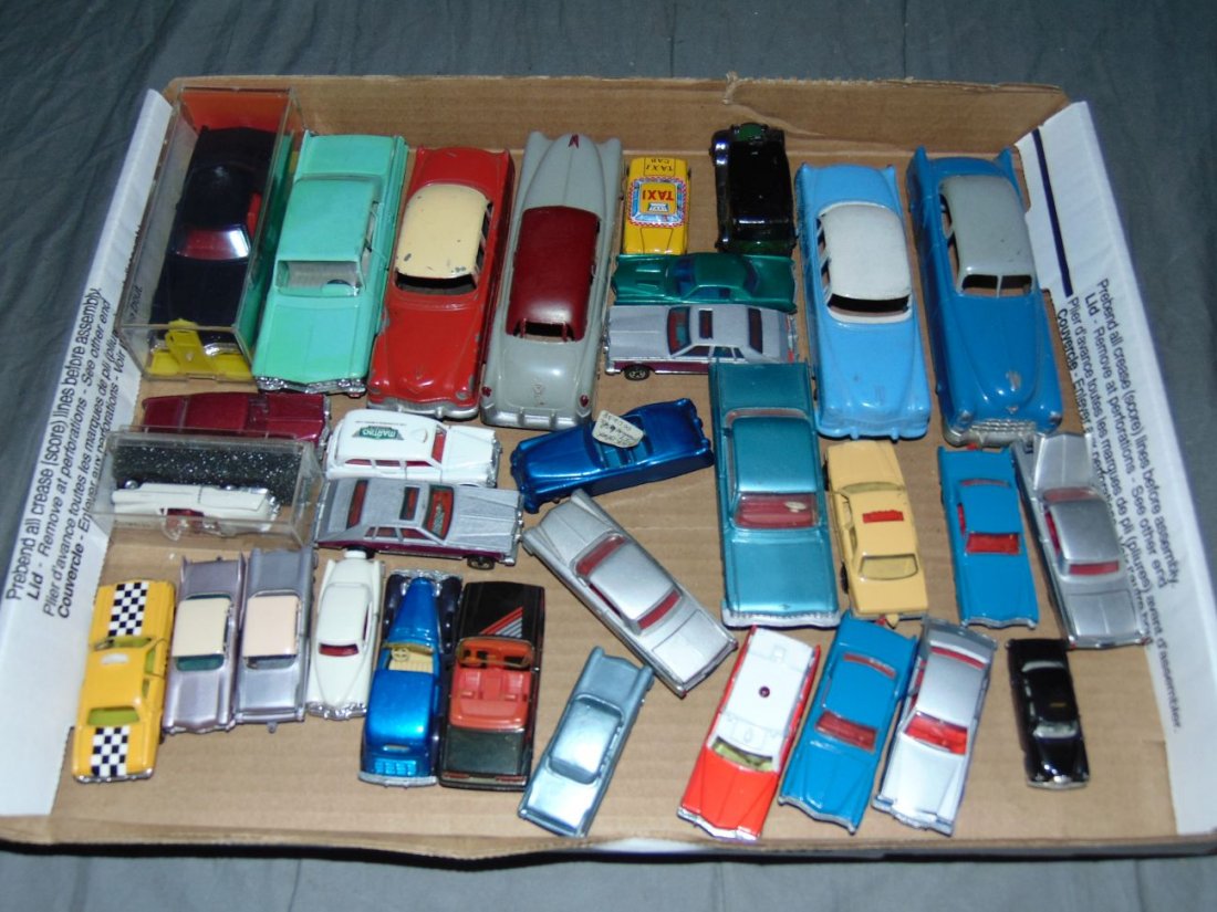 Tray Lot of Die Cast Cars. (1 of 3)