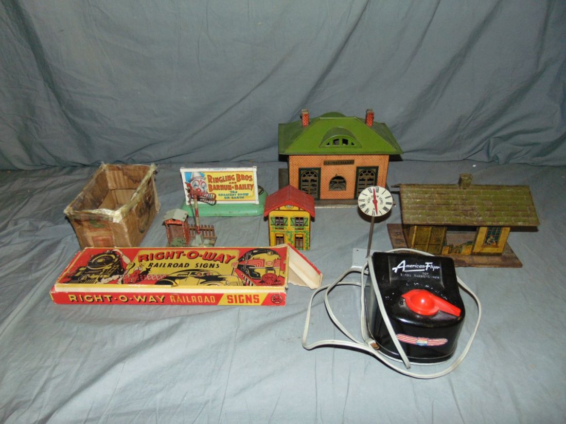 Miscellaneous Train Accessory Lot (1 of 4)