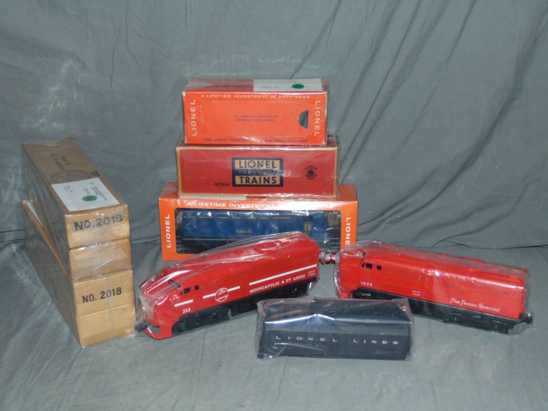 Lionel Postwar, 8 Steam Diesels, Loco and Tenders (1 of 3)