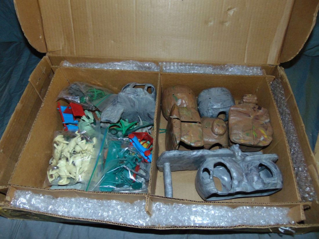 Marx Flintstones Playset. Boxed. (1 of 5)