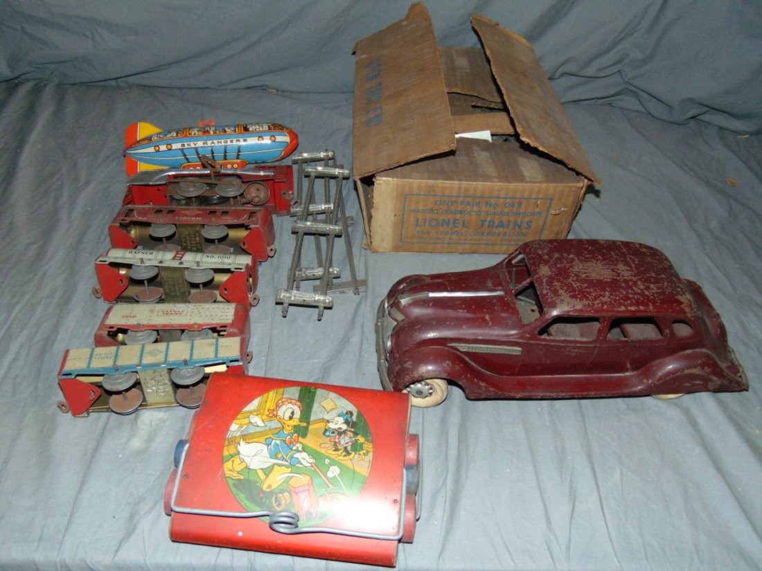 Attic Toy Lot. (1 of 5)