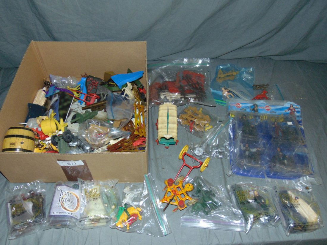 Lot of Assorted Vintage Plastic Toy Figures (1 of 5)
