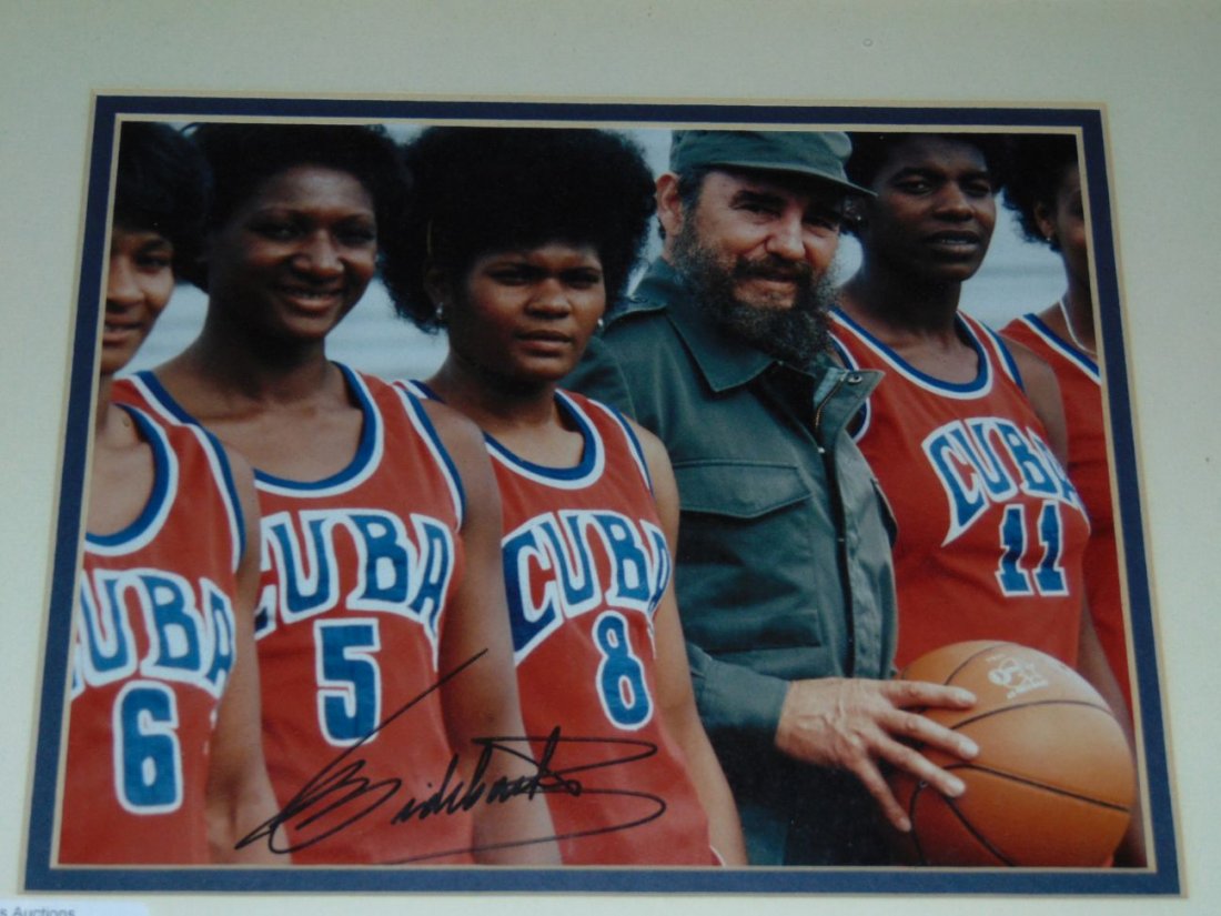 Cuban Basketball Photo Signed Fidel Castro (1 of 3)