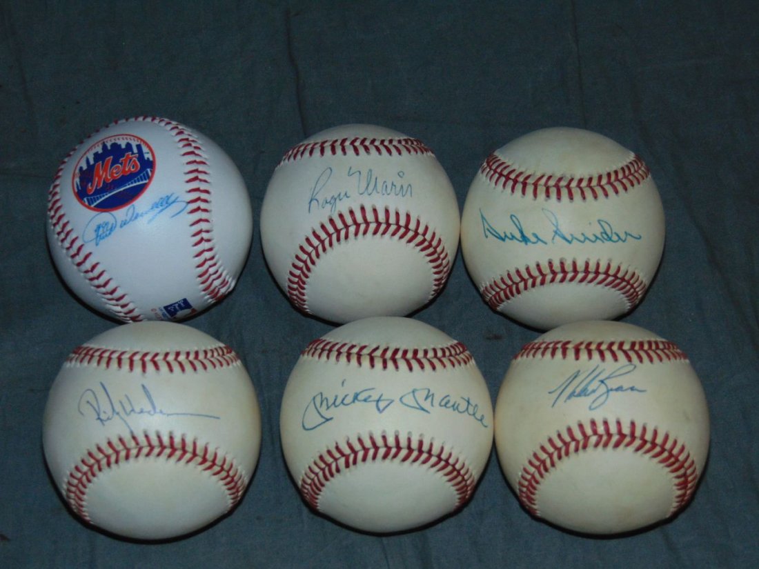 Lot of Six  Signed Baseball. (1 of 8)
