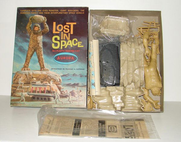 AURORA. LOST IN SPACE MODEL KIT. ORIGINAL BOX IS: AURORA. LOST IN SPACE MODEL KIT. ORIGINAL BOX IS FINE. INSTRUCTIONS, DECALS AND PIECES APPEAR TO BE COMPLETE HOWEVER WE HAVE ***NOT COLLATED*** GREAT KIT. ORIGINAL BOX IS FINE. INSTRUCTIONS, DECALS AN