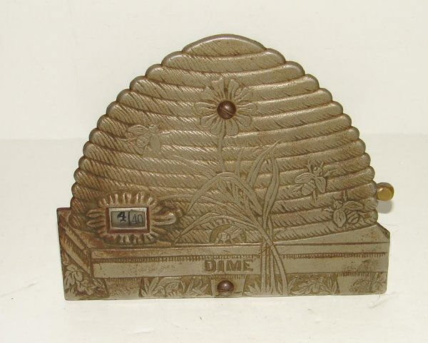 ANTIQUE CAST IRON BEE HIVE DIME SAVINGS BANK LOT: ANTIQUE CAST IRON BEE HIVE DIME SAVINGS BANK LOT CONSISTS OF A VINTAGE CAST IRON BEE HIVE DIME SAVINGS BANK. CIRCA 1930'S. SHOWS SOME EDGE AND CORNER WEAR. 6-1/2" X 5-1/4". LOT CONSISTS OF A VINTAGE C