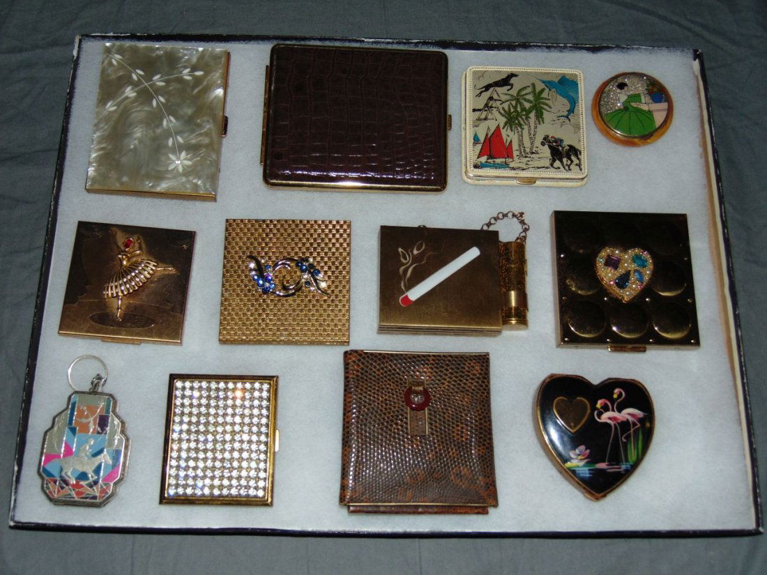 Tray Lot of Vintage Compacts/Cigarette Cases. (1 of 3)