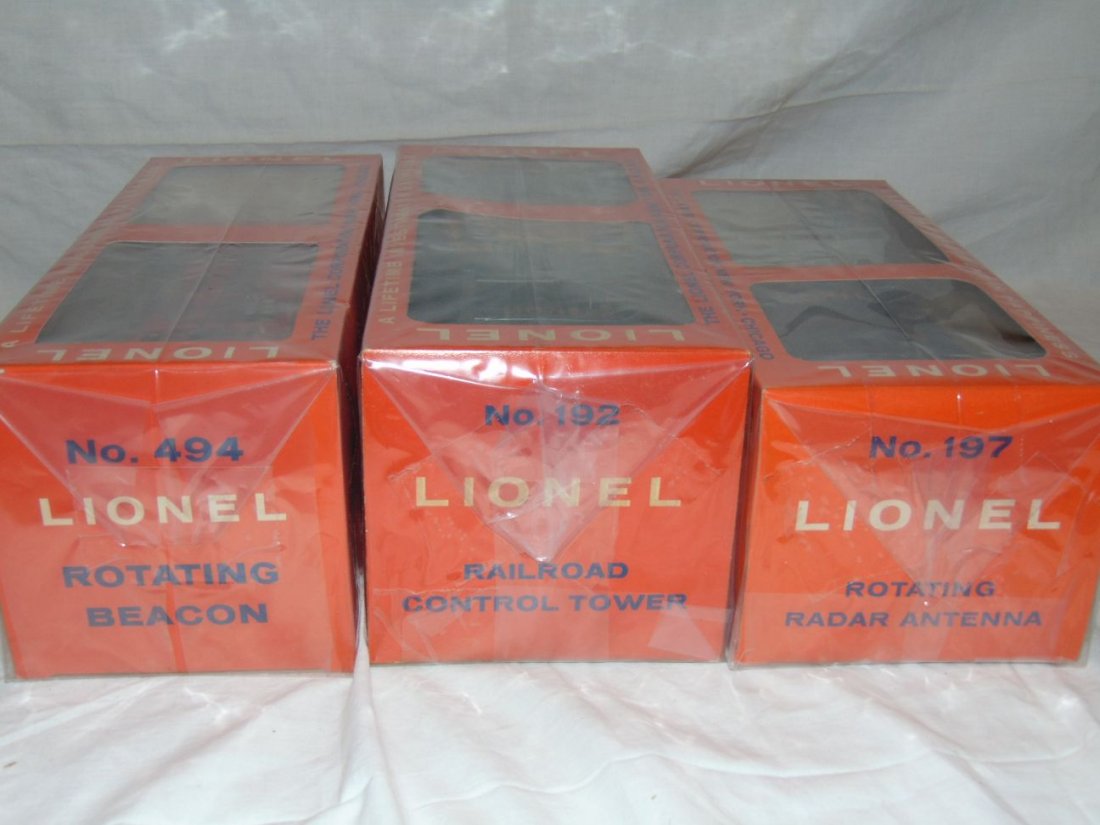 Lot of 3 Lionel Postwar Accessories (1 of 2)