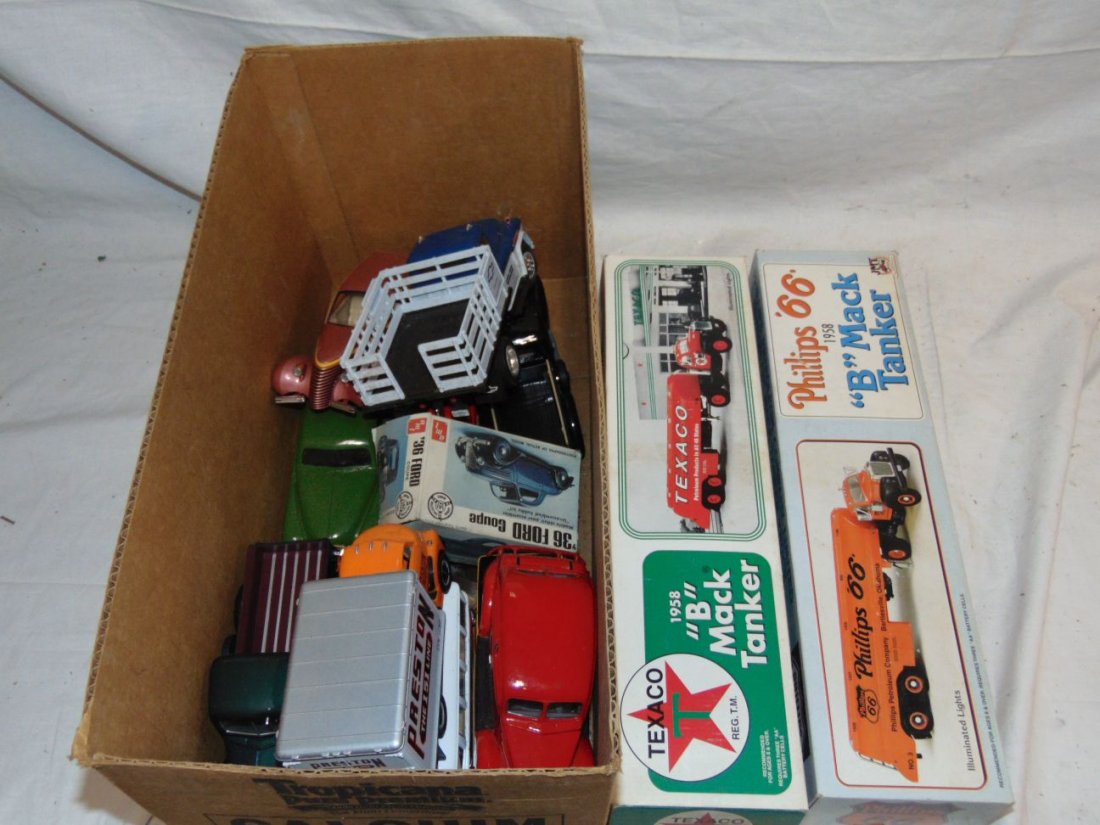 Lot of 10 Plastic Model Kits (1 of 6)