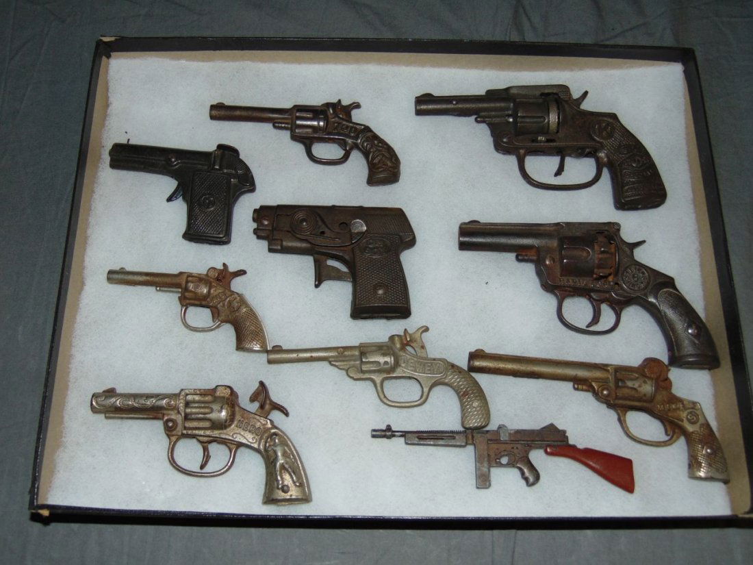 Vintage Lot of Toy Cap Guns (1 of 4)