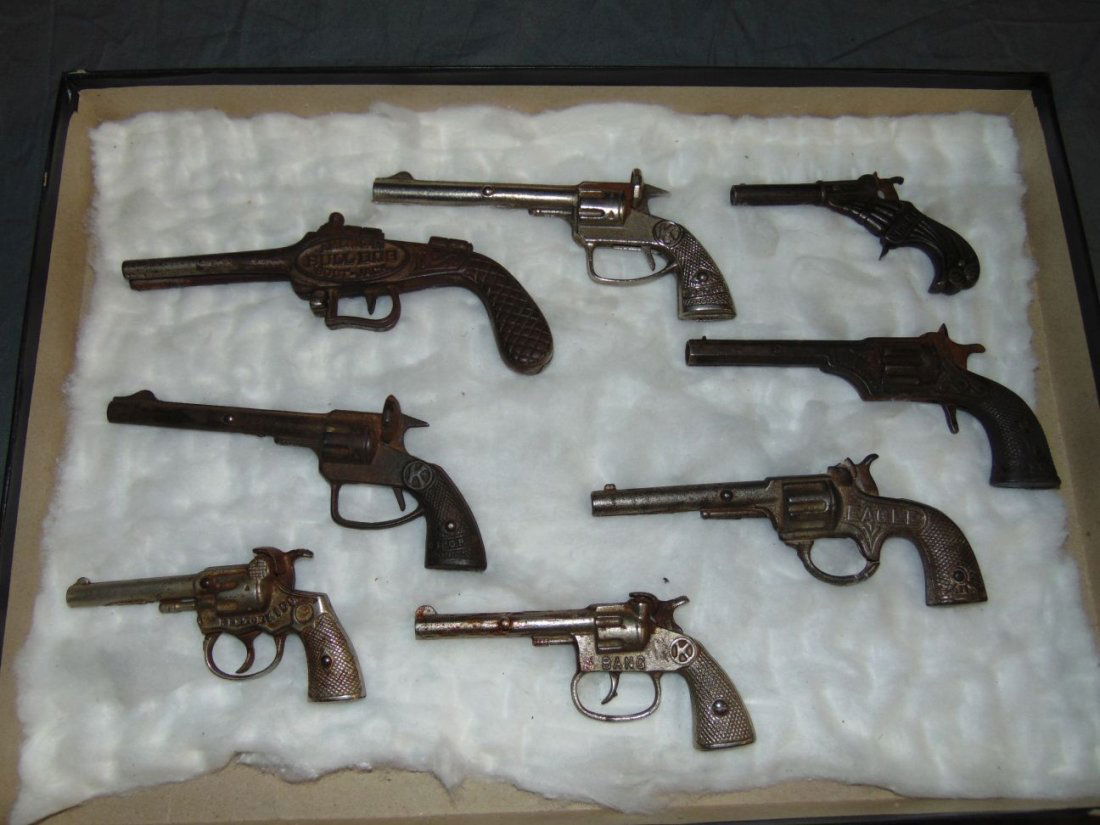 Vintage Lot of Toy Cap Guns (1 of 4)