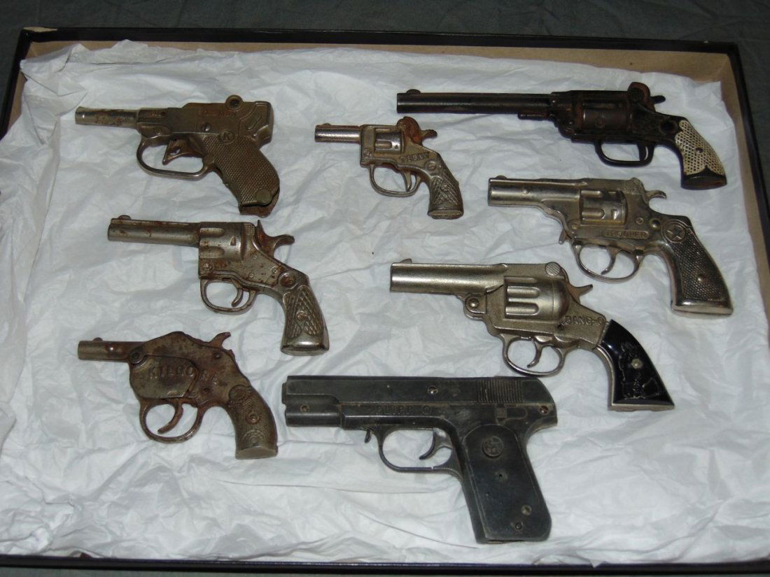 Vintage Lot of Toy Cap Guns: Great lot of vintage toy cap guns including cast iron. Some included are Teddy, Bang-O, Lasso'Em Bill, Trooper, and more. Some wear to each. Examine