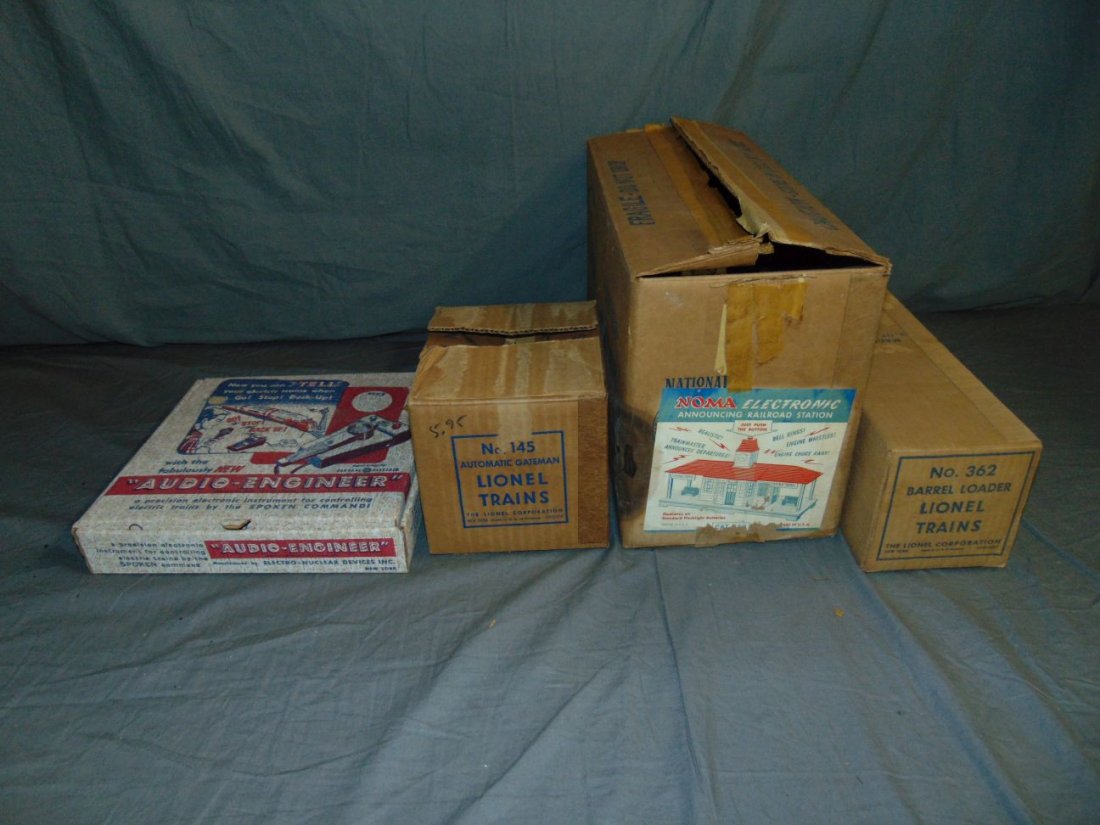 Lot of Lionel Accessories (1 of 4)