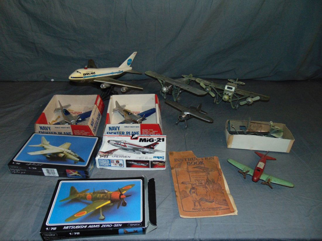 Aviation Toy Lot. (1 of 5)
