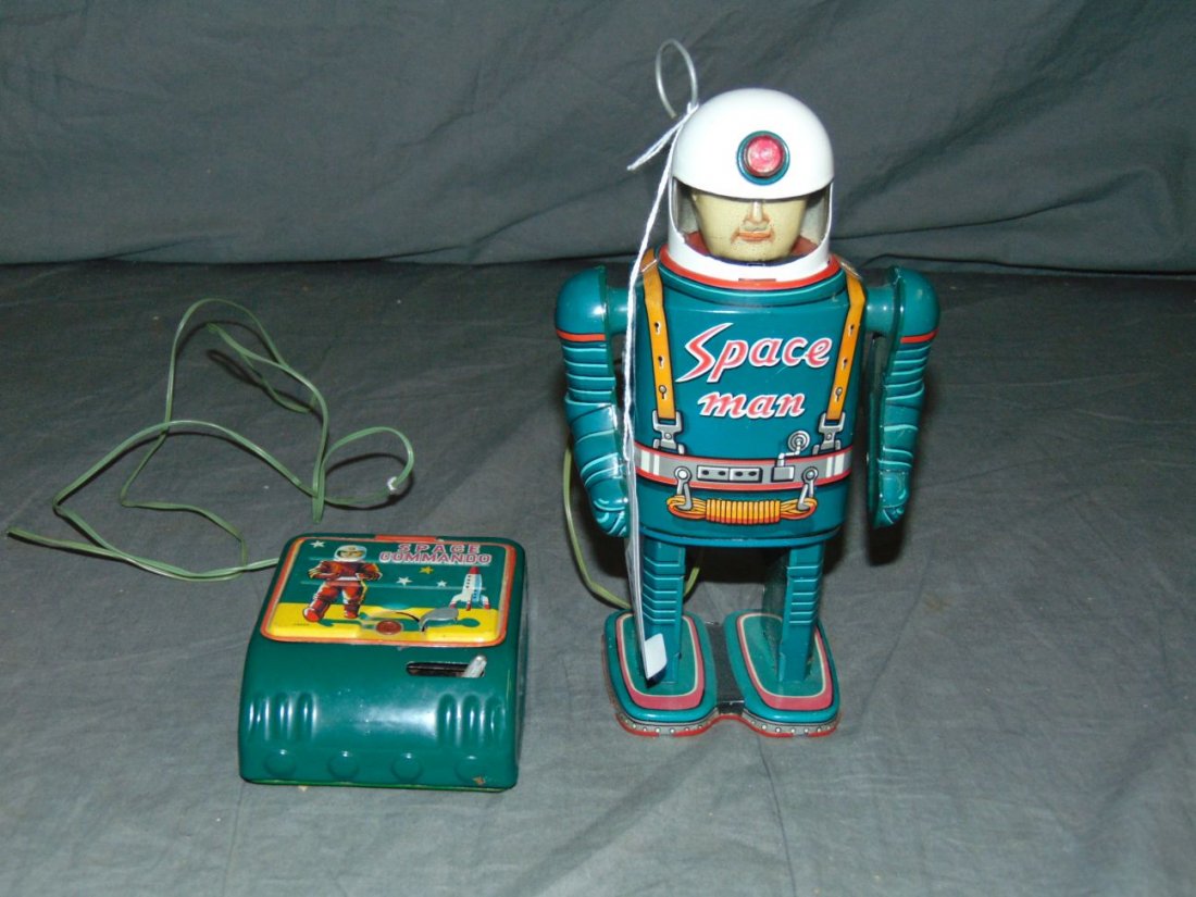 Tin Litho R/C Space Commando Robot Japan (1 of 7)